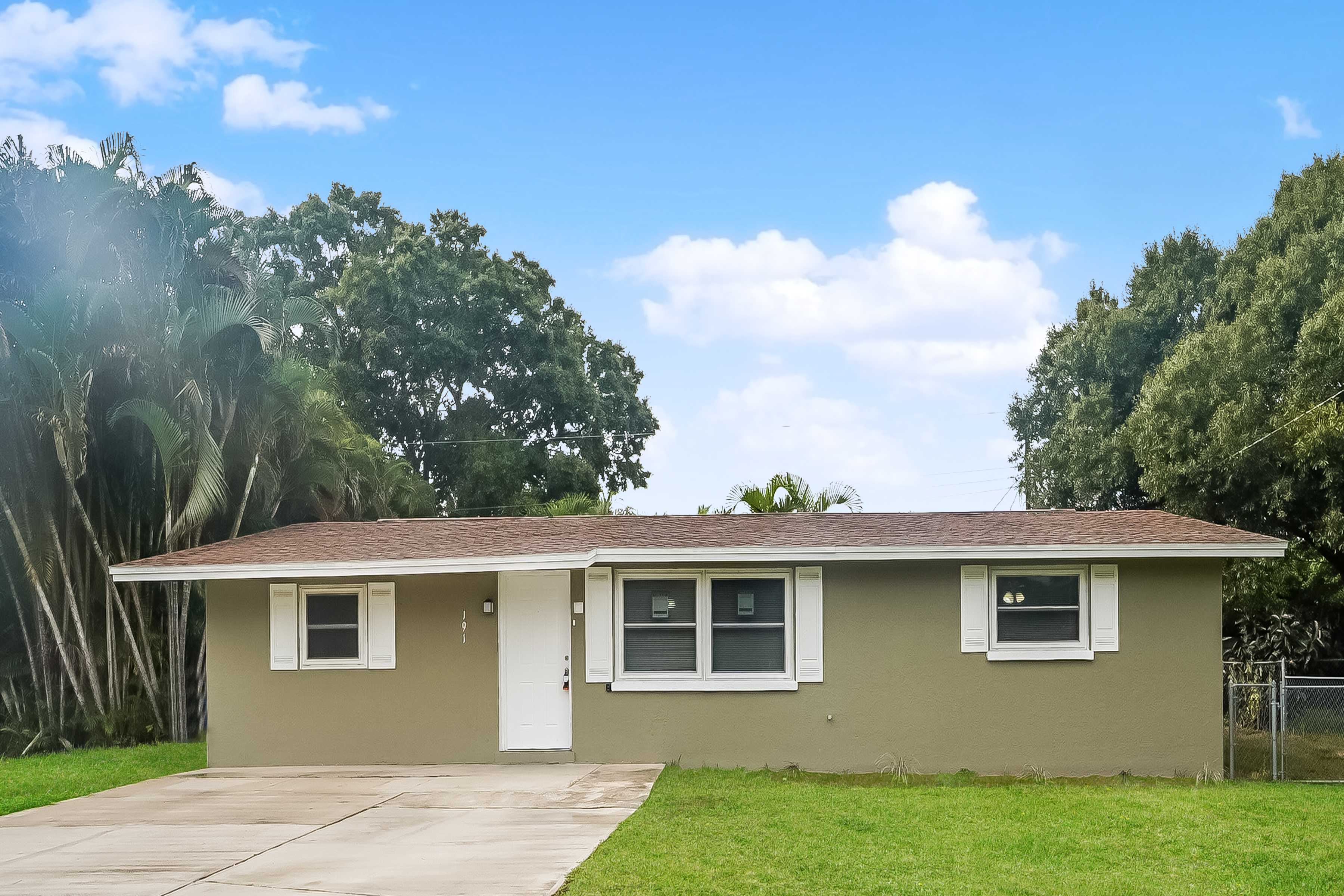 191 E SEMINOLE DR VENICE, FL 34293